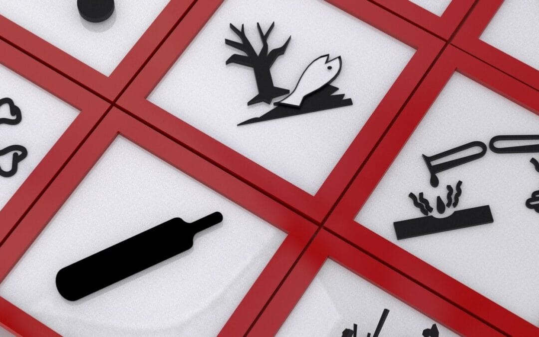 Apprendre à déchiffrer les pictogrammes de danger : le guide complet des symboles chimiques (SGH/CLP)