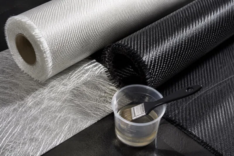 Fibre de verre ou carbone : quel renfort choisir avec une résine époxy ?