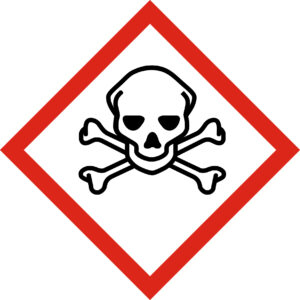 GHS06 – Toxicité aiguë Le pictogramme Tête de mort sur deux tibias identifie les produits pouvant être mortels ou très toxiques par ingestion, inhalation ou contact avec la peau.