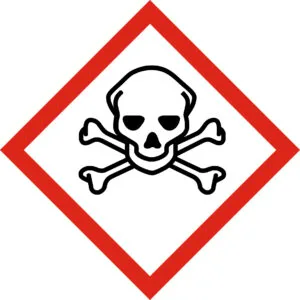 GHS06 – Toxicité aiguë Le pictogramme Tête de mort sur deux tibias identifie les produits pouvant être mortels ou très toxiques par ingestion, inhalation ou contact avec la peau.